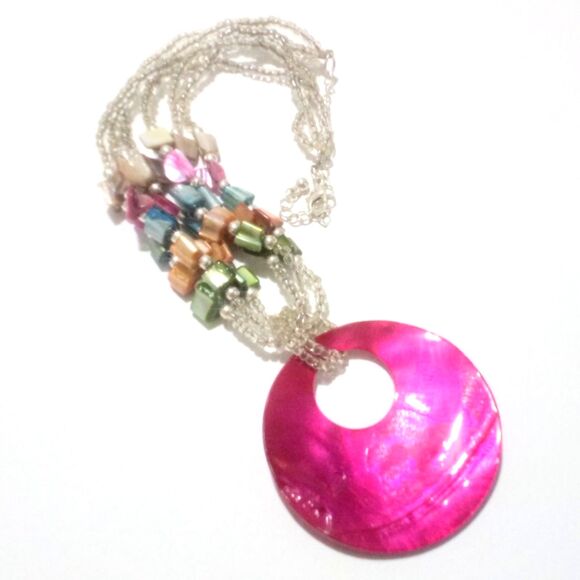 Vintage Dyed Mother of Pearl Shell Beaded Multi Strand Pendant Necklace - Picture 6 of 7